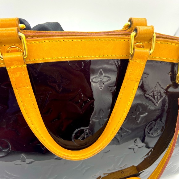 Louis Vuitton Bre Vernis Burgundy Patent Leather Shoulder Bag. - Picture 9 of 16